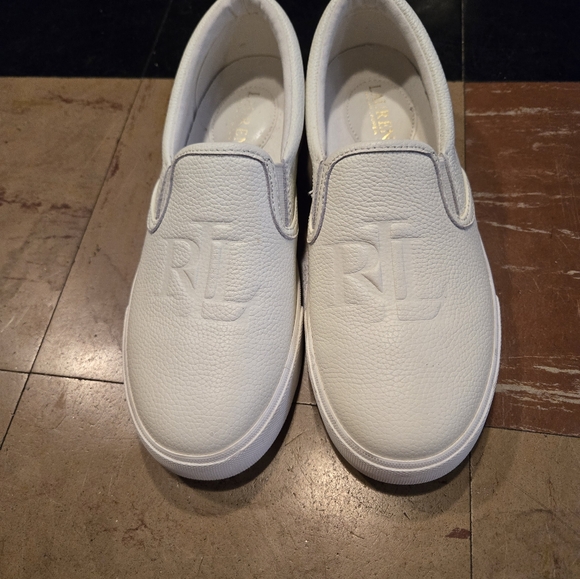 Lauren Ralph Lauren slip on shos sneakers in a women's size 7.5. EUC - Picture 1 of 14